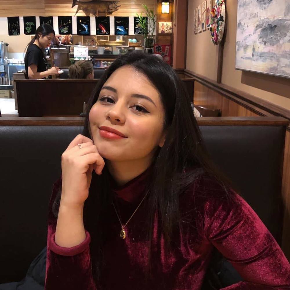 Meet your Posher, Adara